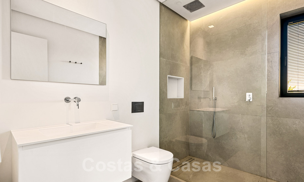 Villa de lujo en venta lista para entrar a vivir con impresionantes vistas al golf, en una prestigiosa zona en Benahavis - Marbella 38126