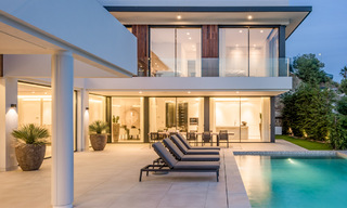 Villa de lujo en venta lista para entrar a vivir con impresionantes vistas al golf, en una prestigiosa zona en Benahavis - Marbella 38130 