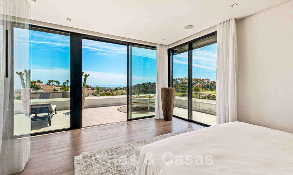 Villa de lujo en venta lista para entrar a vivir con impresionantes vistas al golf, en una prestigiosa zona en Benahavis - Marbella 38135