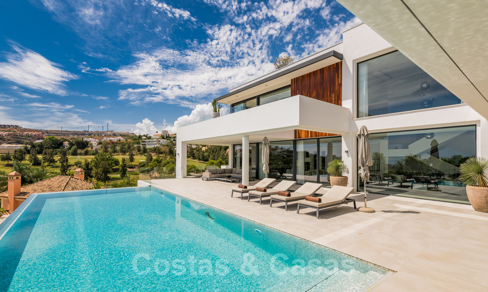 Villa de lujo en venta lista para entrar a vivir con impresionantes vistas al golf, en una prestigiosa zona en Benahavis - Marbella 38137