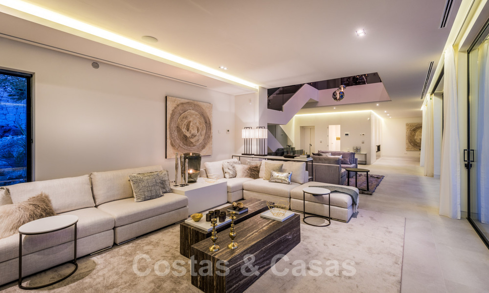 Villa de lujo en venta lista para entrar a vivir con impresionantes vistas al golf, en una prestigiosa zona en Benahavis - Marbella 38138