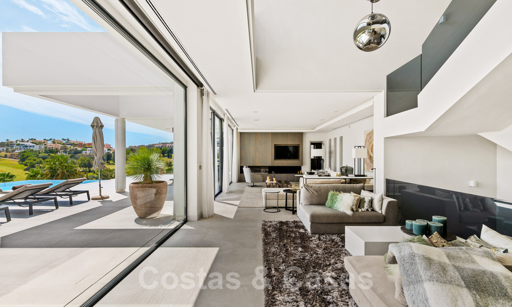 Villa de lujo en venta lista para entrar a vivir con impresionantes vistas al golf, en una prestigiosa zona en Benahavis - Marbella 38143