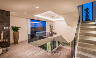 Villa de lujo en venta lista para entrar a vivir con impresionantes vistas al golf, en una prestigiosa zona en Benahavis - Marbella 38147 