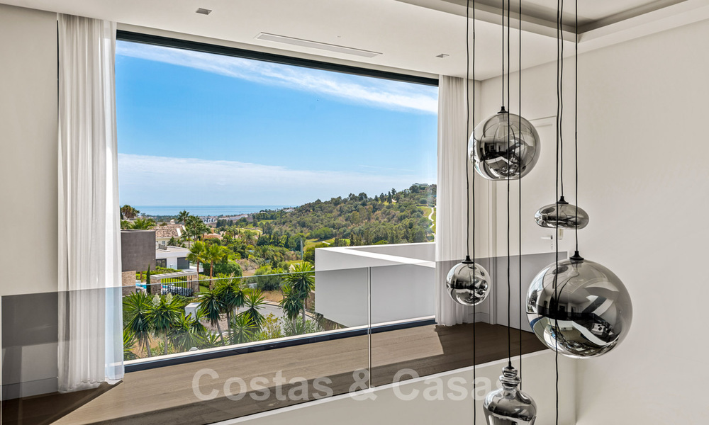 Villa de lujo en venta lista para entrar a vivir con impresionantes vistas al golf, en una prestigiosa zona en Benahavis - Marbella 38150