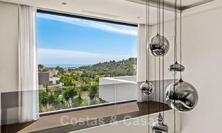 Villa de lujo en venta lista para entrar a vivir con impresionantes vistas al golf, en una prestigiosa zona en Benahavis - Marbella 38150 