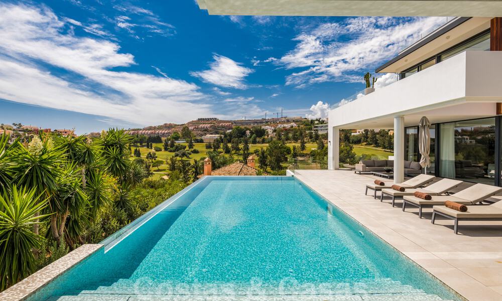 Villa de lujo en venta lista para entrar a vivir con impresionantes vistas al golf, en una prestigiosa zona en Benahavis - Marbella 38151