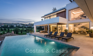 Villa de lujo en venta lista para entrar a vivir con impresionantes vistas al golf, en una prestigiosa zona en Benahavis - Marbella 38152 