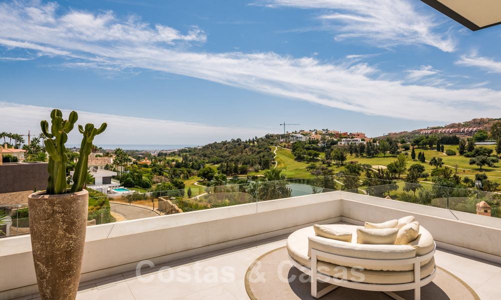 Villa de lujo en venta lista para entrar a vivir con impresionantes vistas al golf, en una prestigiosa zona en Benahavis - Marbella 38154