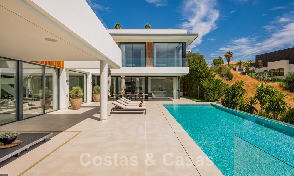 Villa de lujo en venta lista para entrar a vivir con impresionantes vistas al golf, en una prestigiosa zona en Benahavis - Marbella 38155