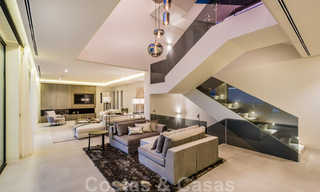 Villa de lujo en venta lista para entrar a vivir con impresionantes vistas al golf, en una prestigiosa zona en Benahavis - Marbella 38156 