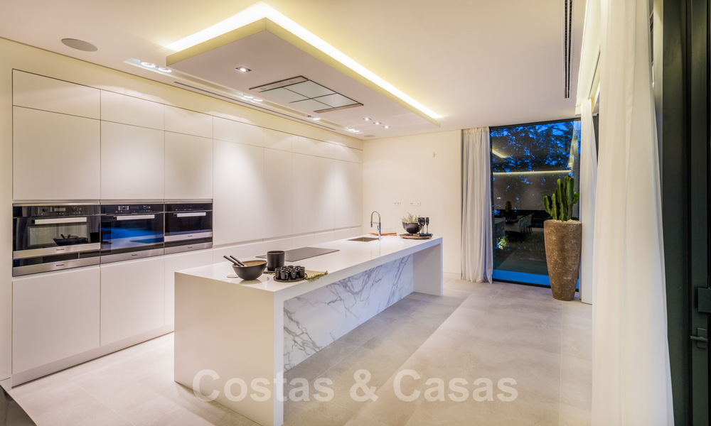 Villa de lujo en venta lista para entrar a vivir con impresionantes vistas al golf, en una prestigiosa zona en Benahavis - Marbella 38157