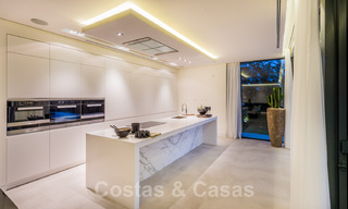 Villa de lujo en venta lista para entrar a vivir con impresionantes vistas al golf, en una prestigiosa zona en Benahavis - Marbella 38157 