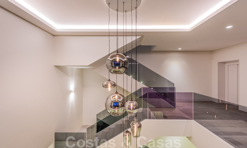 Villa de lujo en venta lista para entrar a vivir con impresionantes vistas al golf, en una prestigiosa zona en Benahavis - Marbella 38158