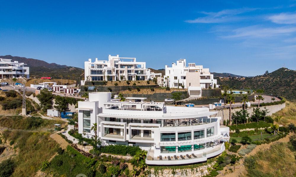 Apartamentos lujosos, modernos y contemporáneos con impresionantes vistas al mar en venta a poca distancia del centro de Marbella 38323