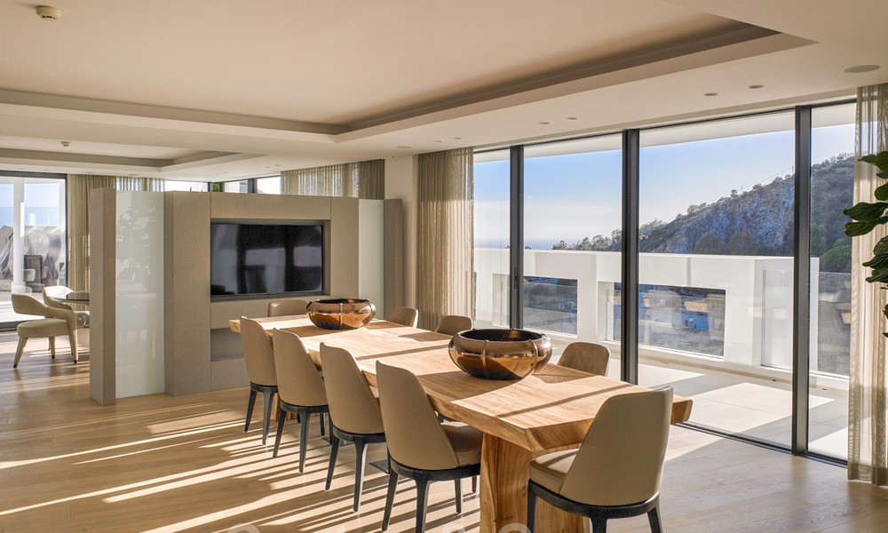 Apartamentos lujosos, modernos y contemporáneos con impresionantes vistas al mar en venta a poca distancia del centro de Marbella 38328