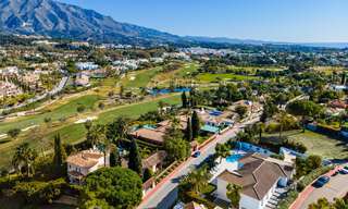 Elegante villa de lujo en venta en el centro del Valle del Golf en Nueva Andalucía, Marbella 38201 