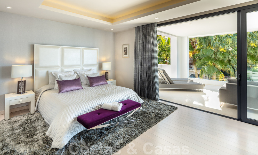 Villa de lujo contemporánea y elegante en venta en una comunidad privada en la Milla de Oro de Marbella 38271