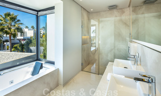 Villa de lujo contemporánea y elegante en venta en una comunidad privada en la Milla de Oro de Marbella 38274 