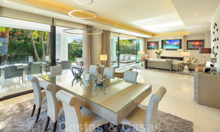 Villa de lujo contemporánea y elegante en venta en una comunidad privada en la Milla de Oro de Marbella 38285 