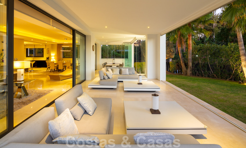 Villa de lujo contemporánea y elegante en venta en una comunidad privada en la Milla de Oro de Marbella 38299