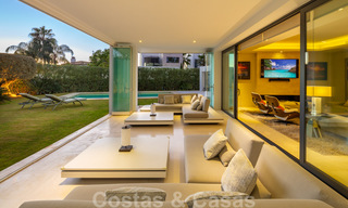 Villa de lujo contemporánea y elegante en venta en una comunidad privada en la Milla de Oro de Marbella 38300 