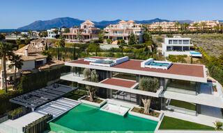 Nueva, moderna y majestuosa villa en venta con vistas panorámicas en un resort de golf de cinco estrellas en Marbella - Benahavis 38454 
