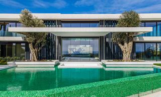 Nueva, moderna y majestuosa villa en venta con vistas panorámicas en un resort de golf de cinco estrellas en Marbella - Benahavis 38456 