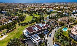 Nueva, moderna y majestuosa villa en venta con vistas panorámicas en un resort de golf de cinco estrellas en Marbella - Benahavis 38457 
