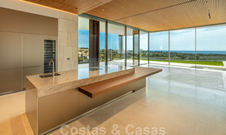 Nueva, moderna y majestuosa villa en venta con vistas panorámicas en un resort de golf de cinco estrellas en Marbella - Benahavis 38464 