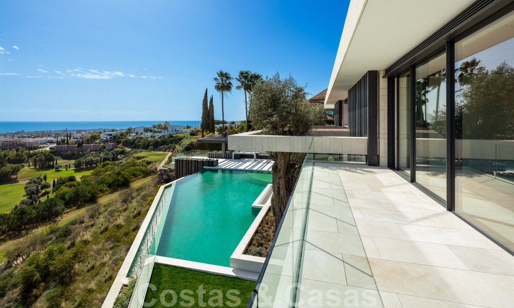 Nueva, moderna y majestuosa villa en venta con vistas panorámicas en un resort de golf de cinco estrellas en Marbella - Benahavis 38472