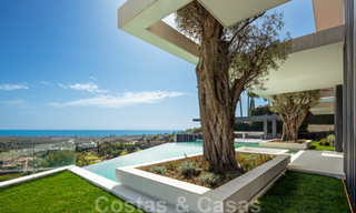 Nueva, moderna y majestuosa villa en venta con vistas panorámicas en un resort de golf de cinco estrellas en Marbella - Benahavis 38474 