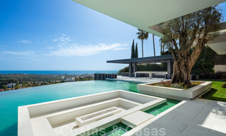 Nueva, moderna y majestuosa villa en venta con vistas panorámicas en un resort de golf de cinco estrellas en Marbella - Benahavis 38476 