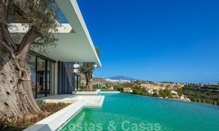 Nueva, moderna y majestuosa villa en venta con vistas panorámicas en un resort de golf de cinco estrellas en Marbella - Benahavis 38477 