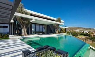 Nueva, moderna y majestuosa villa en venta con vistas panorámicas en un resort de golf de cinco estrellas en Marbella - Benahavis 38479 