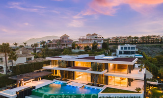 Nueva, moderna y majestuosa villa en venta con vistas panorámicas en un resort de golf de cinco estrellas en Marbella - Benahavis 38482 