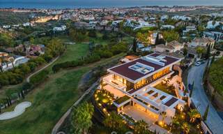 Nueva, moderna y majestuosa villa en venta con vistas panorámicas en un resort de golf de cinco estrellas en Marbella - Benahavis 38484 