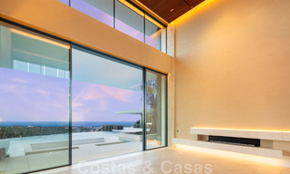 Nueva, moderna y majestuosa villa en venta con vistas panorámicas en un resort de golf de cinco estrellas en Marbella - Benahavis 38485 