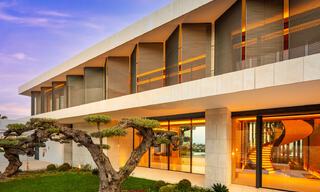 Nueva, moderna y majestuosa villa en venta con vistas panorámicas en un resort de golf de cinco estrellas en Marbella - Benahavis 38486 