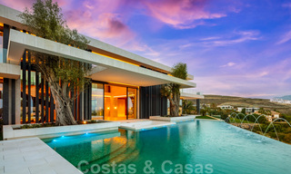 Nueva, moderna y majestuosa villa en venta con vistas panorámicas en un resort de golf de cinco estrellas en Marbella - Benahavis 38487 