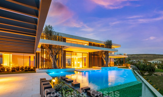 Nueva, moderna y majestuosa villa en venta con vistas panorámicas en un resort de golf de cinco estrellas en Marbella - Benahavis 38488 
