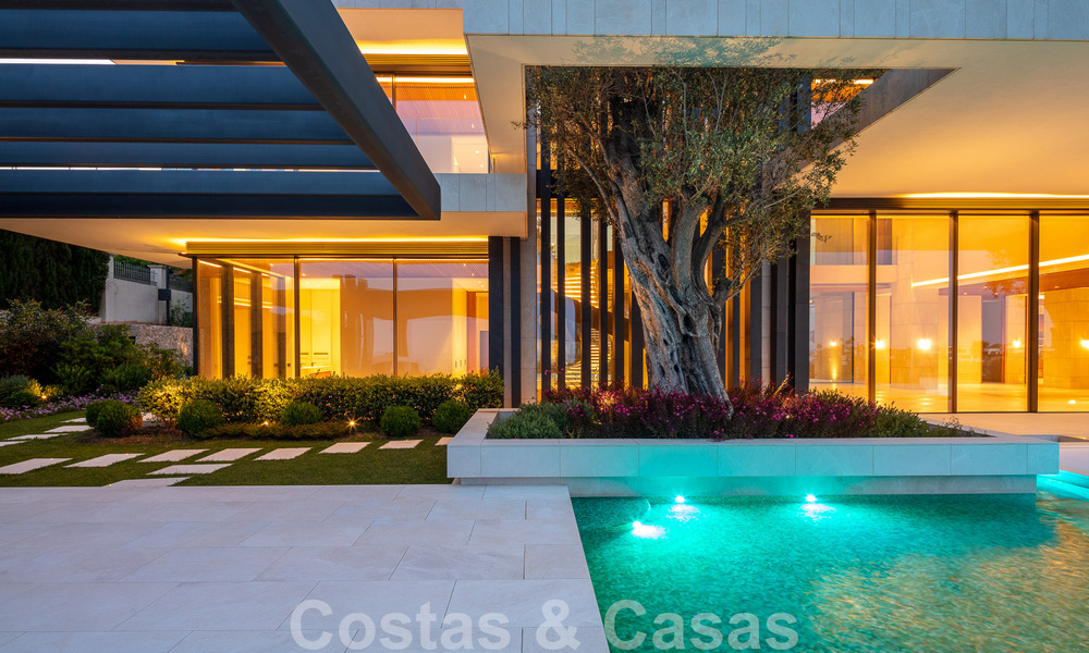 Nueva, moderna y majestuosa villa en venta con vistas panorámicas en un resort de golf de cinco estrellas en Marbella - Benahavis 52346