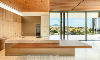 Nueva, moderna y majestuosa villa en venta con vistas panorámicas en un resort de golf de cinco estrellas en Marbella - Benahavis 52353 