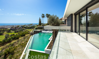 Nueva, moderna y majestuosa villa en venta con vistas panorámicas en un resort de golf de cinco estrellas en Marbella - Benahavis 52362 