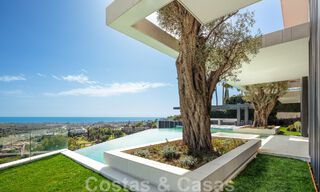 Nueva, moderna y majestuosa villa en venta con vistas panorámicas en un resort de golf de cinco estrellas en Marbella - Benahavis 52364 