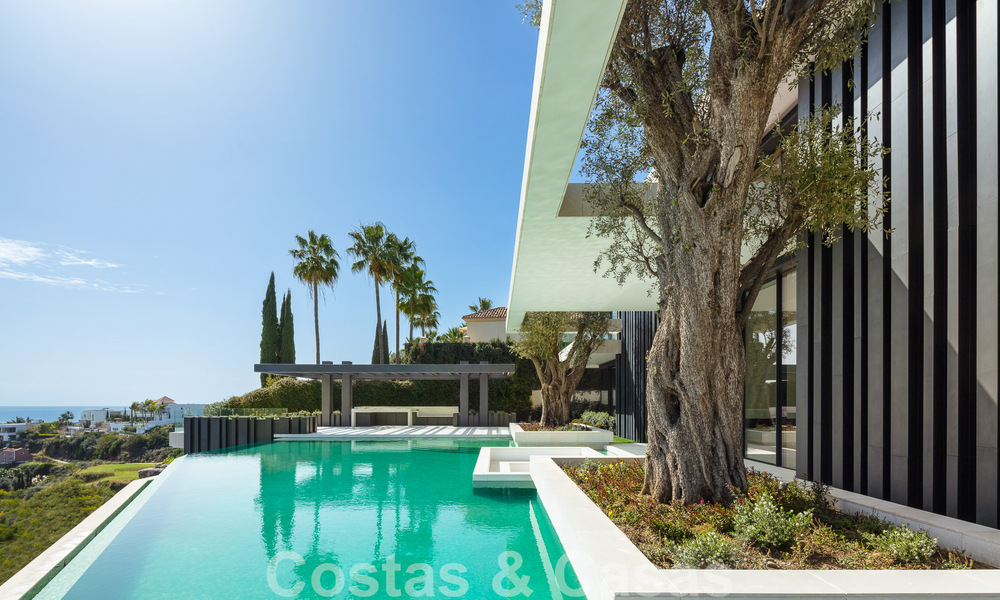 Nueva, moderna y majestuosa villa en venta con vistas panorámicas en un resort de golf de cinco estrellas en Marbella - Benahavis 52365