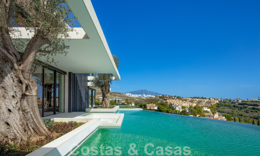 Nueva, moderna y majestuosa villa en venta con vistas panorámicas en un resort de golf de cinco estrellas en Marbella - Benahavis 52366
