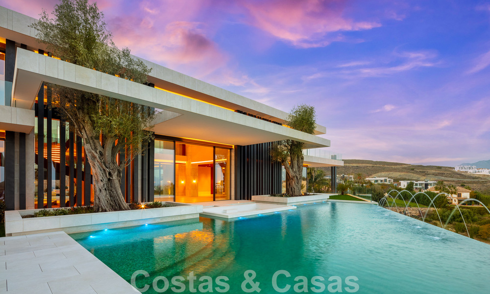 Nueva, moderna y majestuosa villa en venta con vistas panorámicas en un resort de golf de cinco estrellas en Marbella - Benahavis 52372