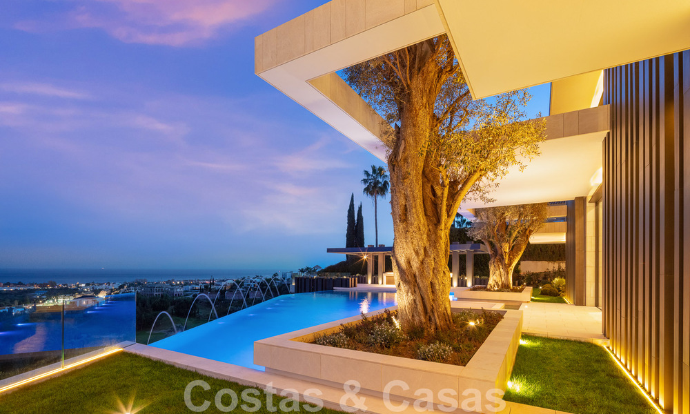 Nueva, moderna y majestuosa villa en venta con vistas panorámicas en un resort de golf de cinco estrellas en Marbella - Benahavis 52374