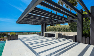 Nueva, moderna y majestuosa villa en venta con vistas panorámicas en un resort de golf de cinco estrellas en Marbella - Benahavis 52376 