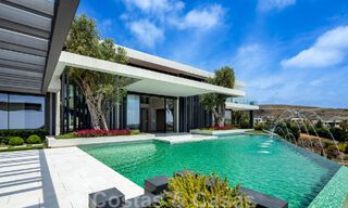 Nueva, moderna y majestuosa villa en venta con vistas panorámicas en un resort de golf de cinco estrellas en Marbella - Benahavis 52377 